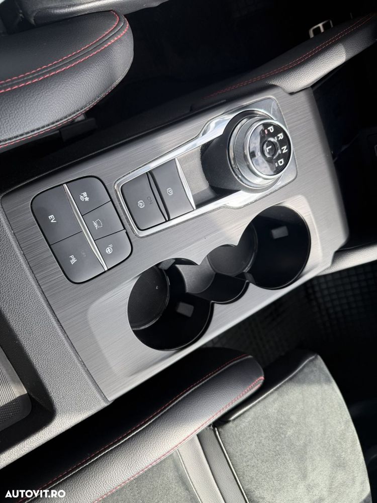 Ford Kuga - 34