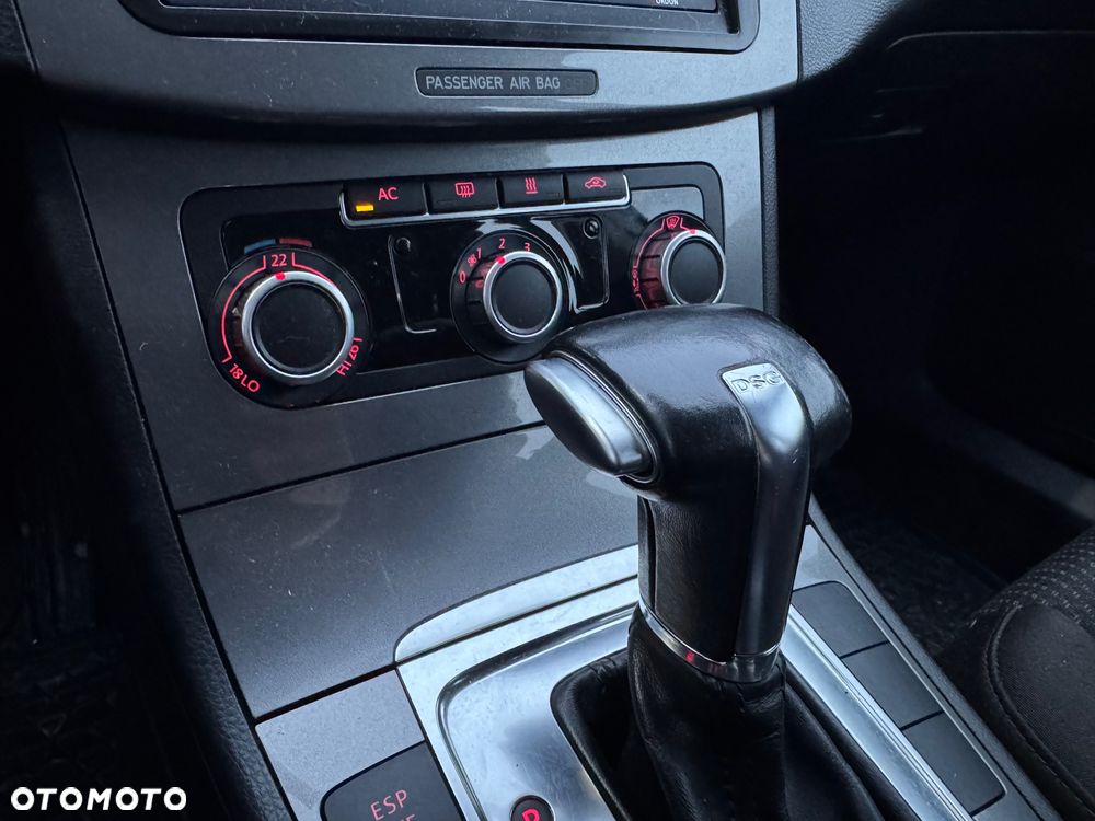 Volkswagen Passat 2.0 TDI Trendline DSG - 6