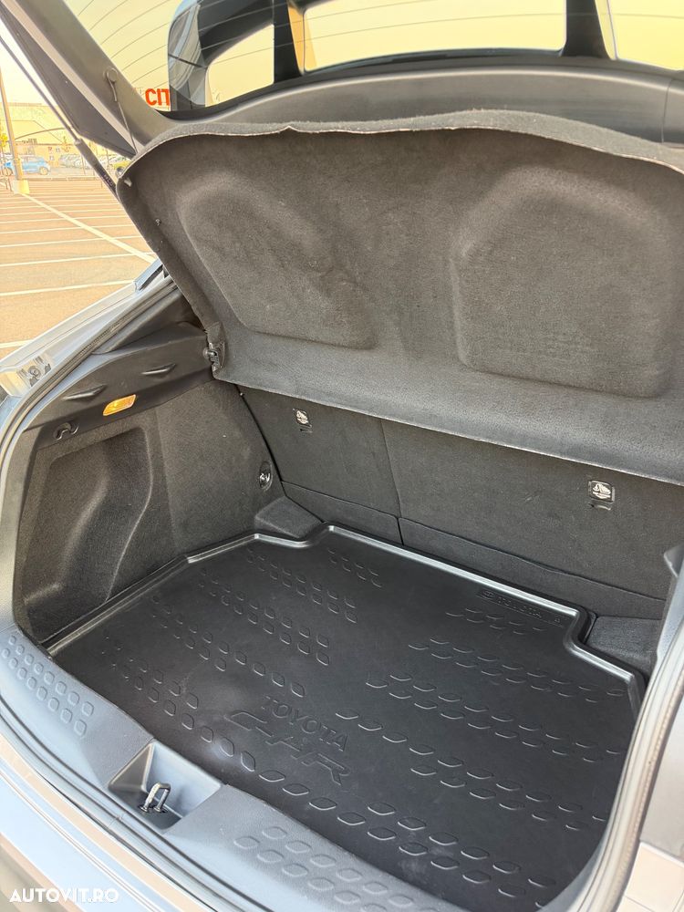 Toyota C-HR Lounge - 32