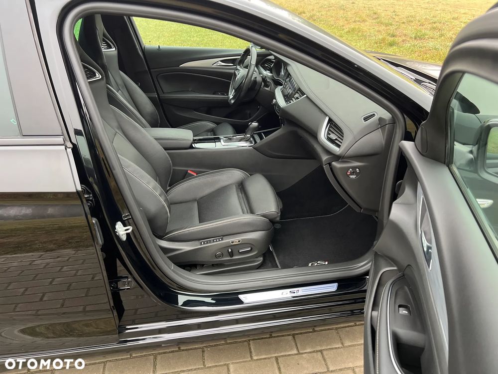 Opel Insignia 2.0 T 4x4 GSi + S&S - 36