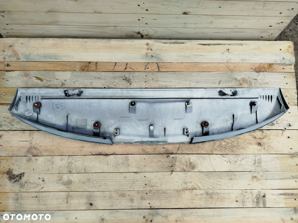 Toyota Avensis T25 lotka tylnej klapy tył blenda dokładka - 5