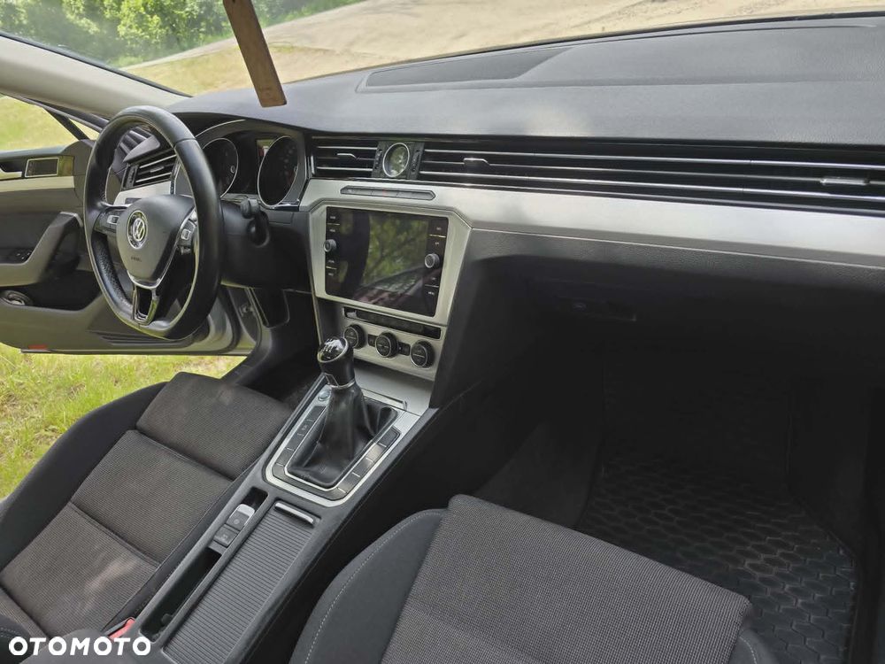 Volkswagen Passat 2.0 TDI SCR Comfortline - 9