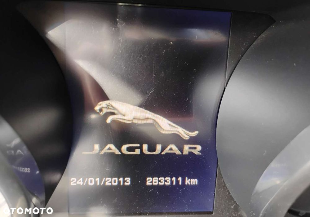 Jaguar XE - 15