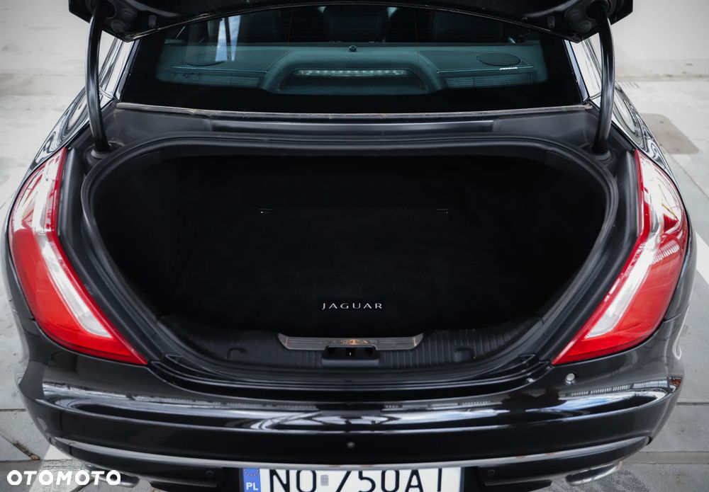 Jaguar XJ 3.0 T AWD LWB Portfolio - 15