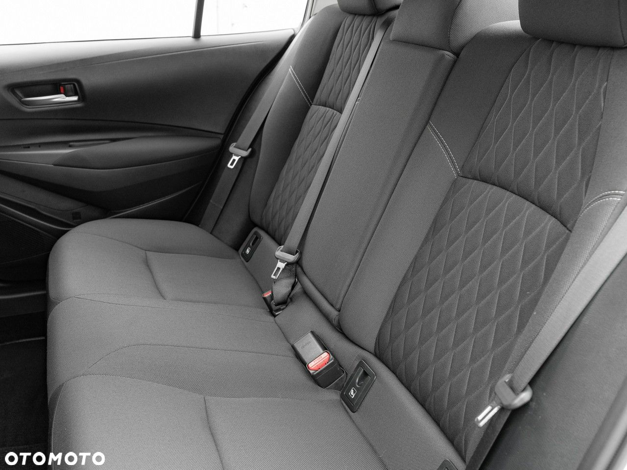 Toyota Corolla 1.8 Hybrid Comfort - 28