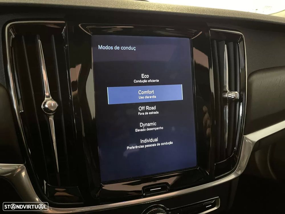 Volvo V90 Cross Country 2.0 D4 Plus AWD Geartronic - 34