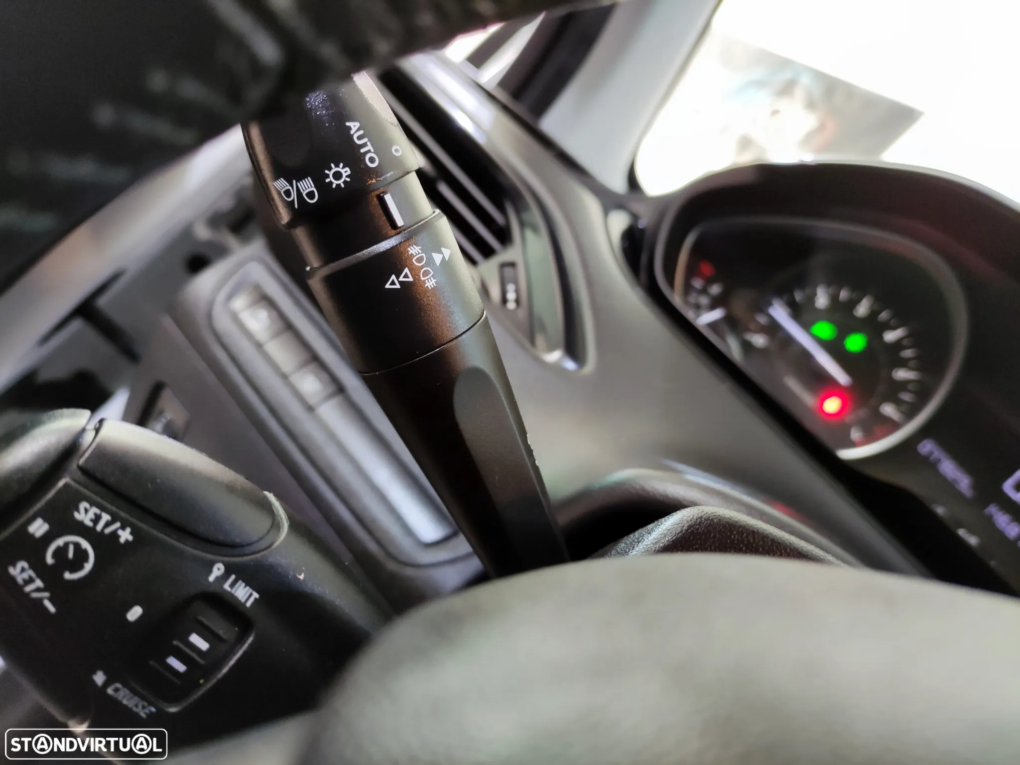 Peugeot 208 PureTech 82 Stop & Start Signature - 17