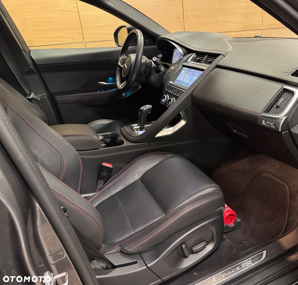 Jaguar E-Pace 2.0 i4P AWD R-Dynamic - 12