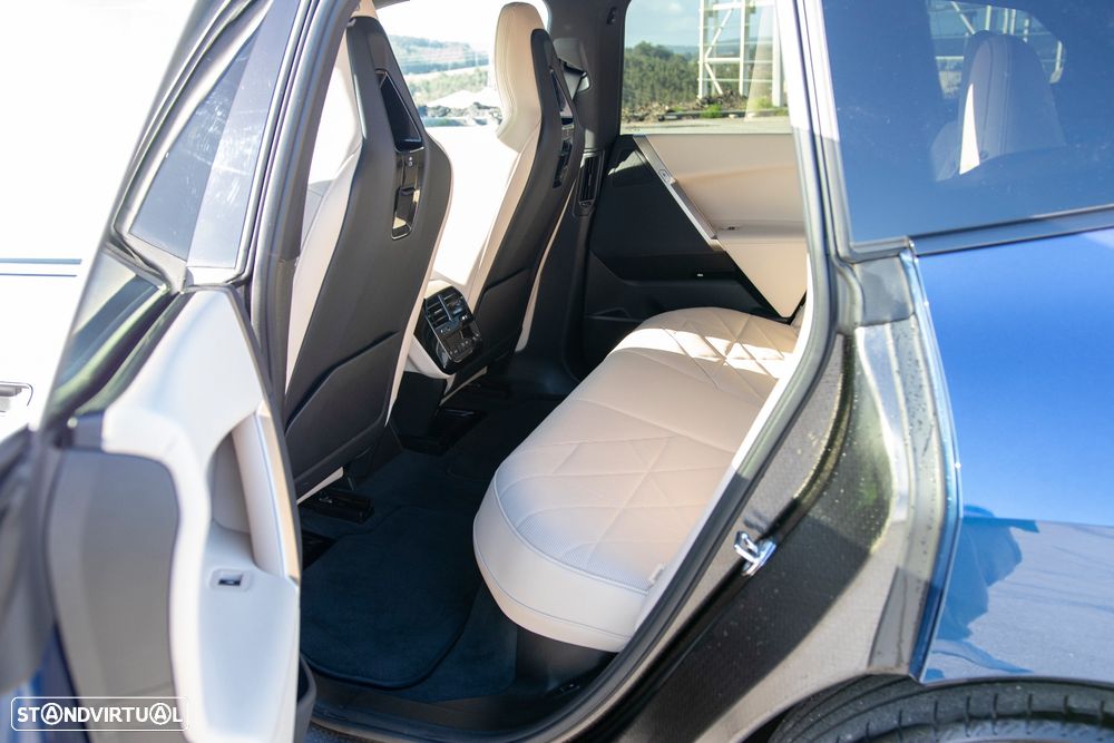 BMW iX xDrive50 - 14