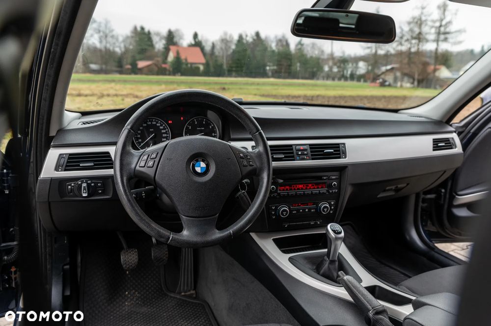 BMW Seria 3 318i - 36