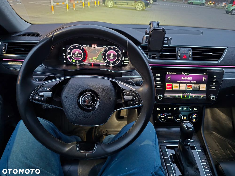 Skoda Superb 2.0 TDI DSG Premium Edition - 9