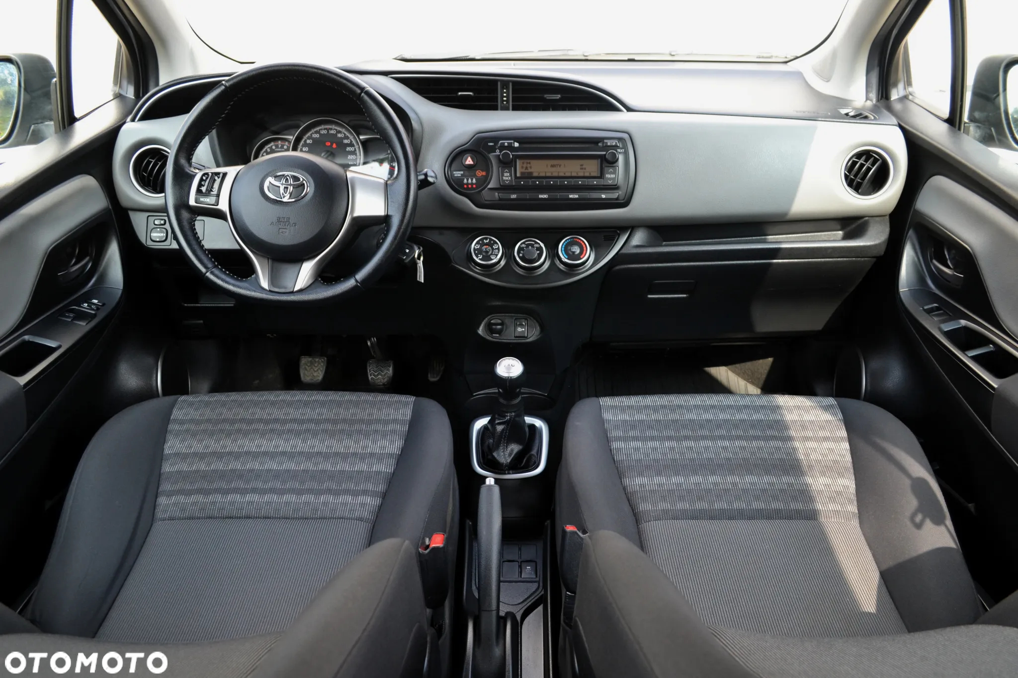 Toyota Yaris 1.0 Life EU6 - 8