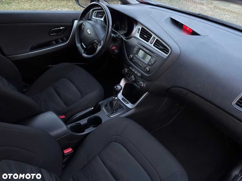 Kia Ceed - 12