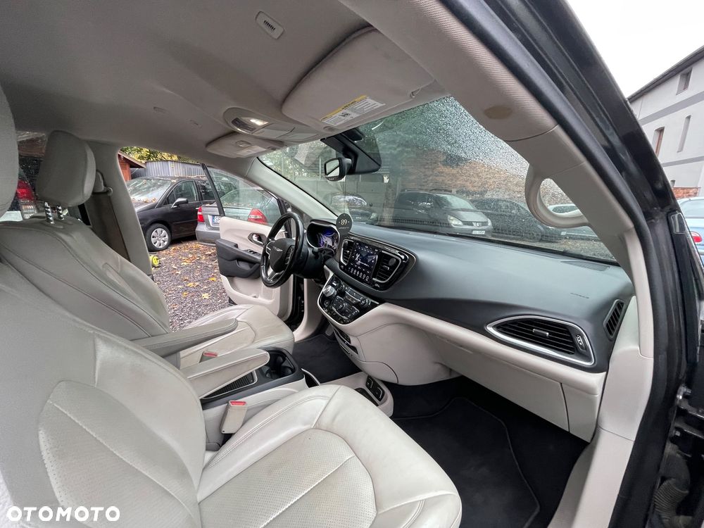 Chrysler Pacifica - 19