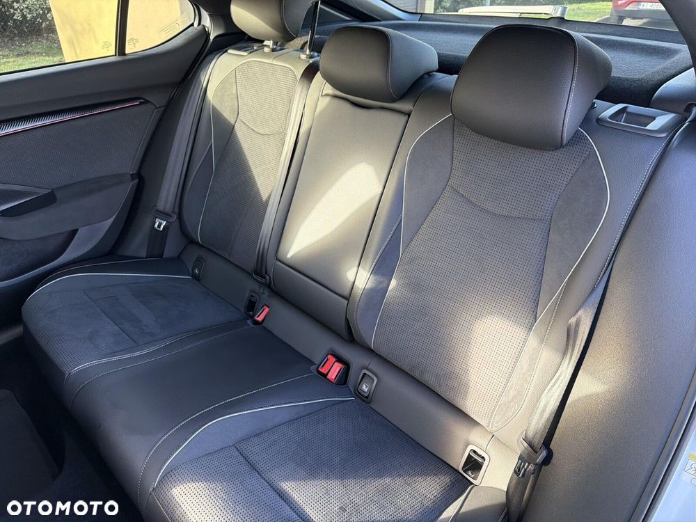 Skoda Superb 2.0 TDI SCR 4x4 Sportline DSG - 23