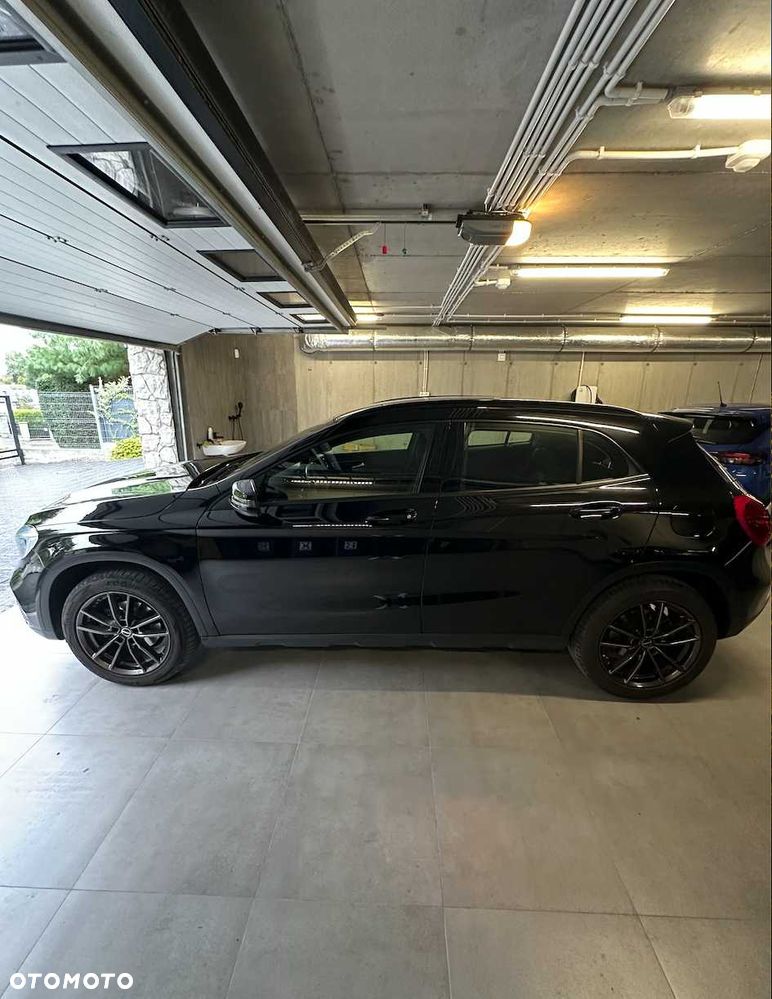 Mercedes-Benz GLA - 4