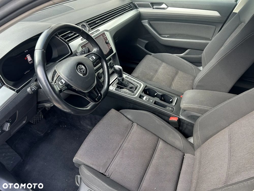 Volkswagen Passat - 10