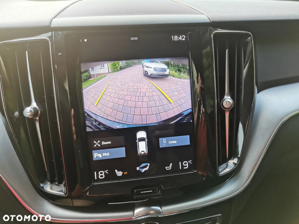 Volvo XC 60 B4 D AWD Geartronic Momentum Pro - 15