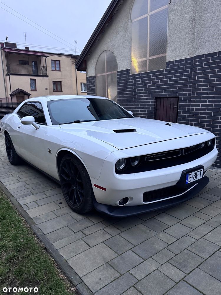 Dodge Challenger - 2