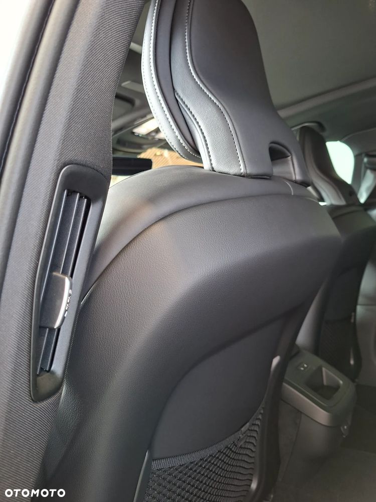 Volvo V60 B4 B Plus Dark - 22