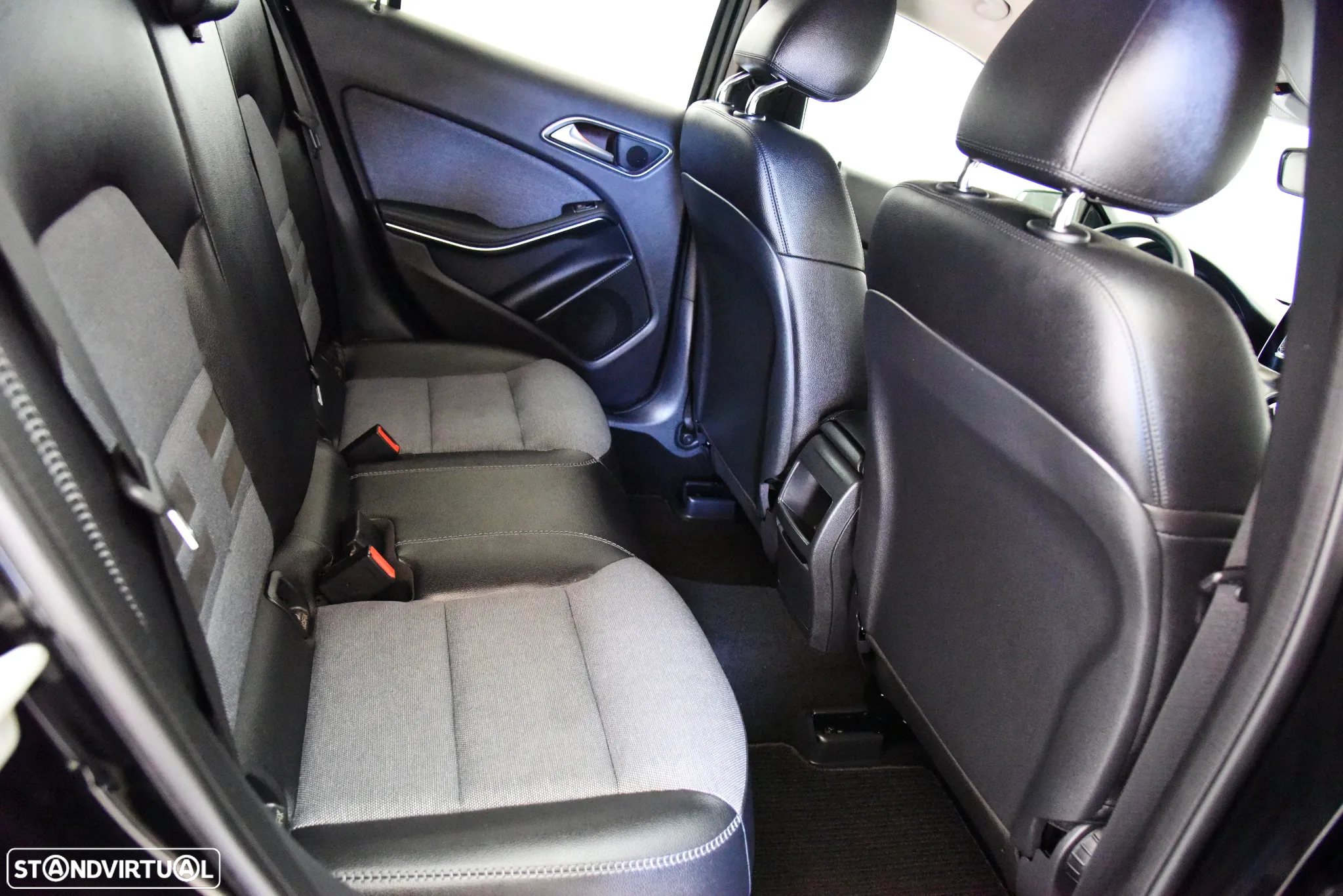Mercedes-Benz GLA 180 (CDI) d 7G-DCT Urban - 22