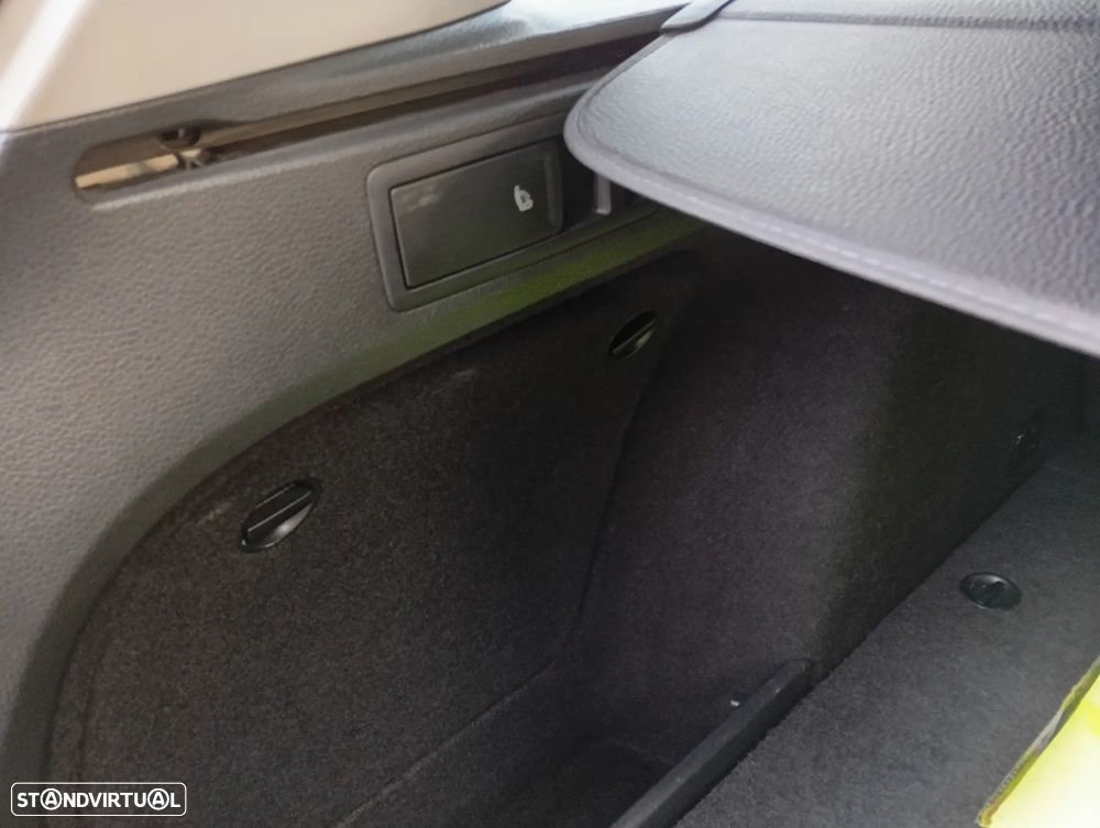 VW Golf Variant 1.6 TDi GPS Edition - 16