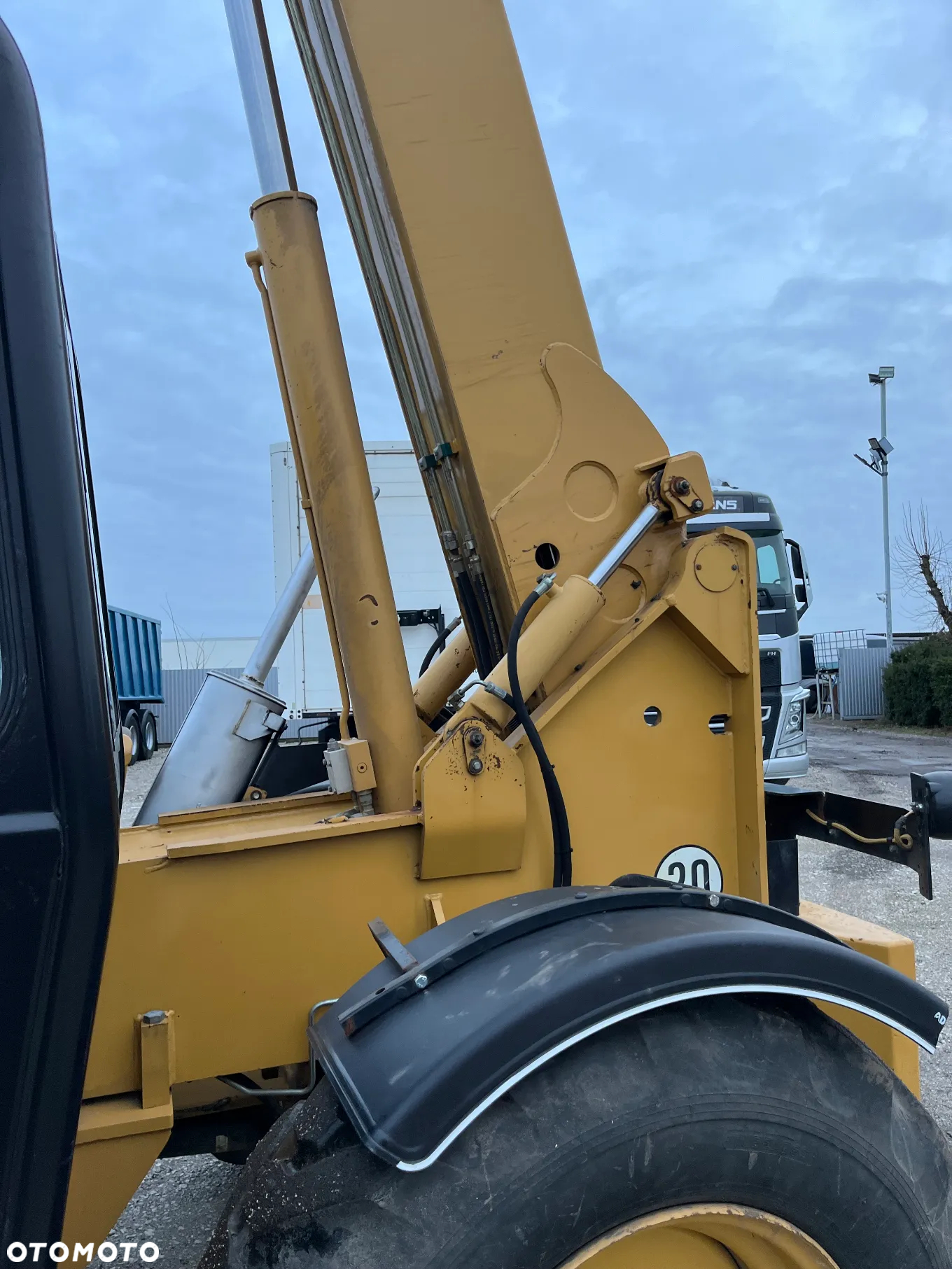 Caterpillar - 8