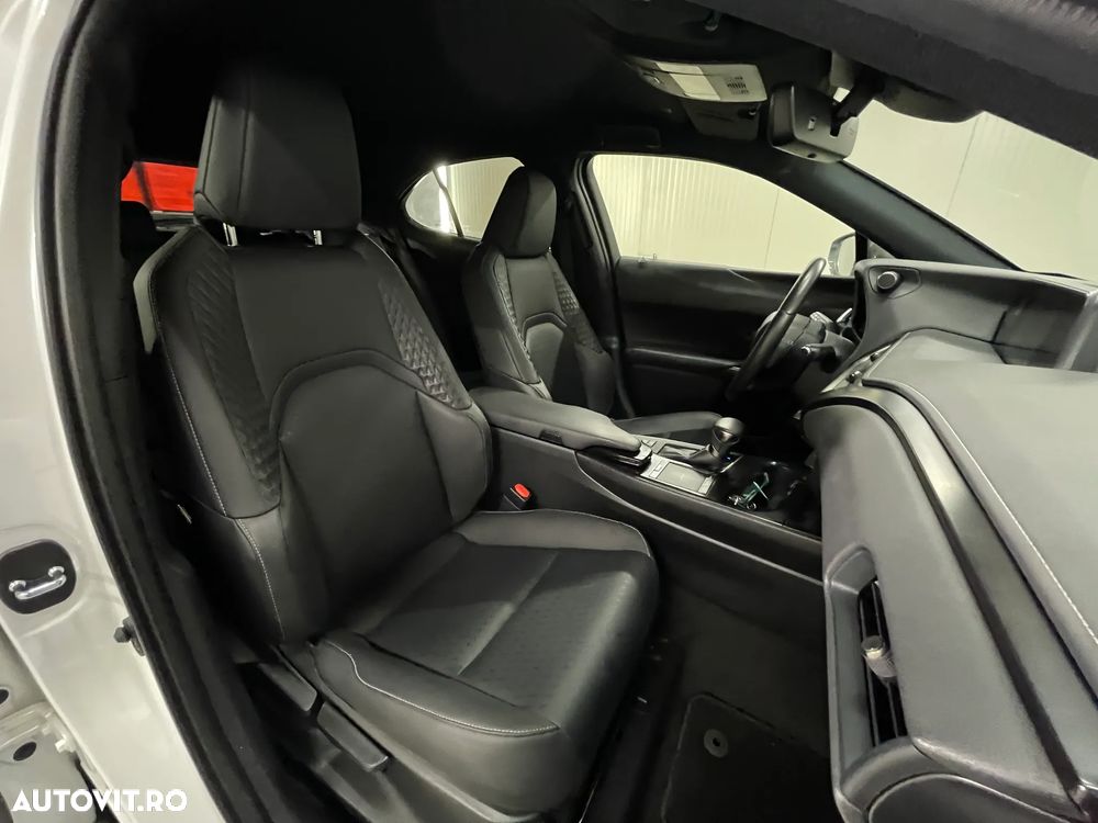 Lexus UX 250h Executive Line - 11
