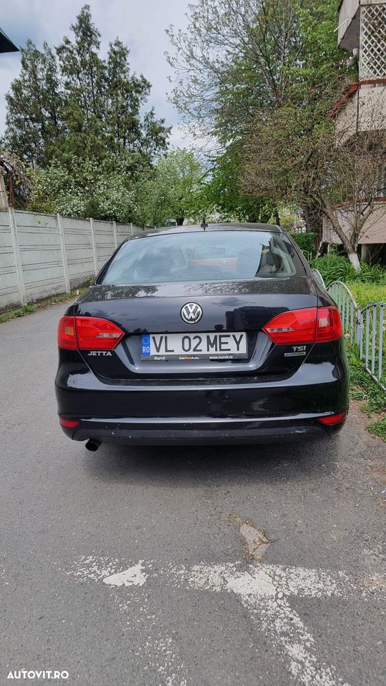Volkswagen Jetta - 2