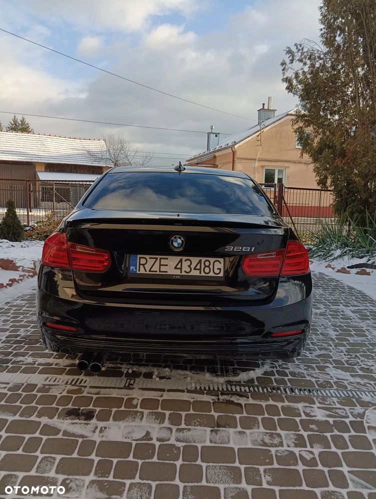 BMW Seria 3 328i Luxury Line - 2
