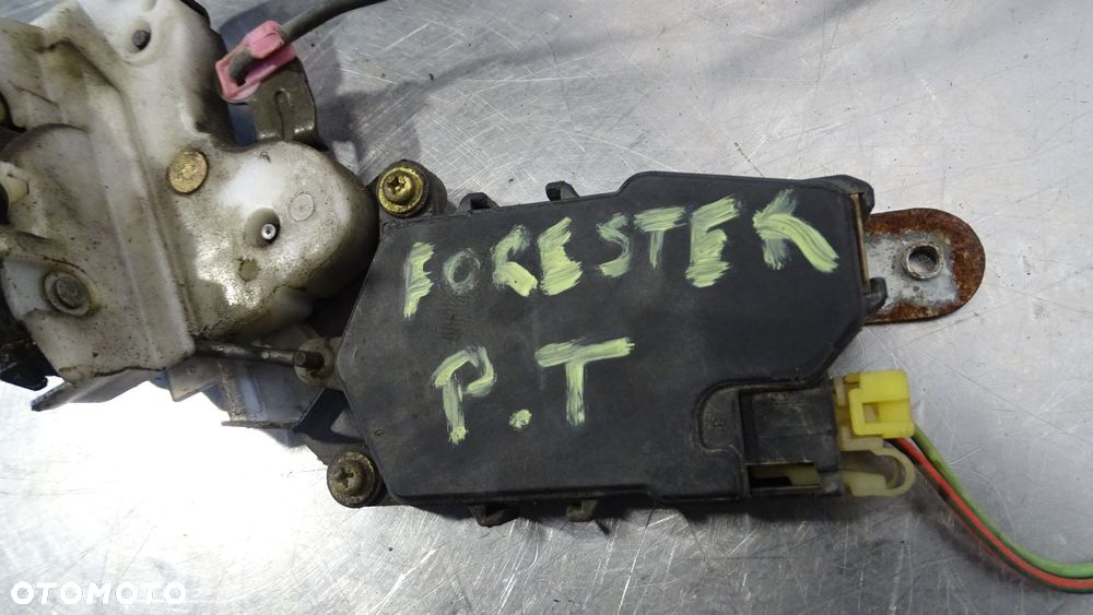 ZAMEK PRAWY TYŁ DRZWI SUBARU FORESTER I 2.0 - 6