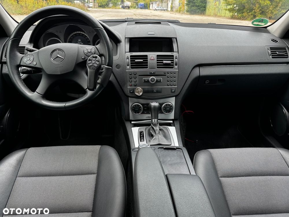 Mercedes-Benz Klasa C 180 CGI Automatik BlueEFFICIENCY Avantgarde - 12