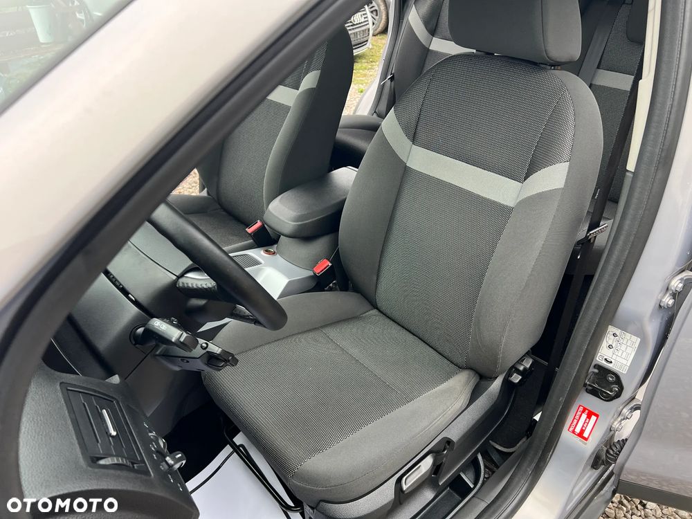 Ford Kuga 2.0 TDCi 2x4 Titanium - 23