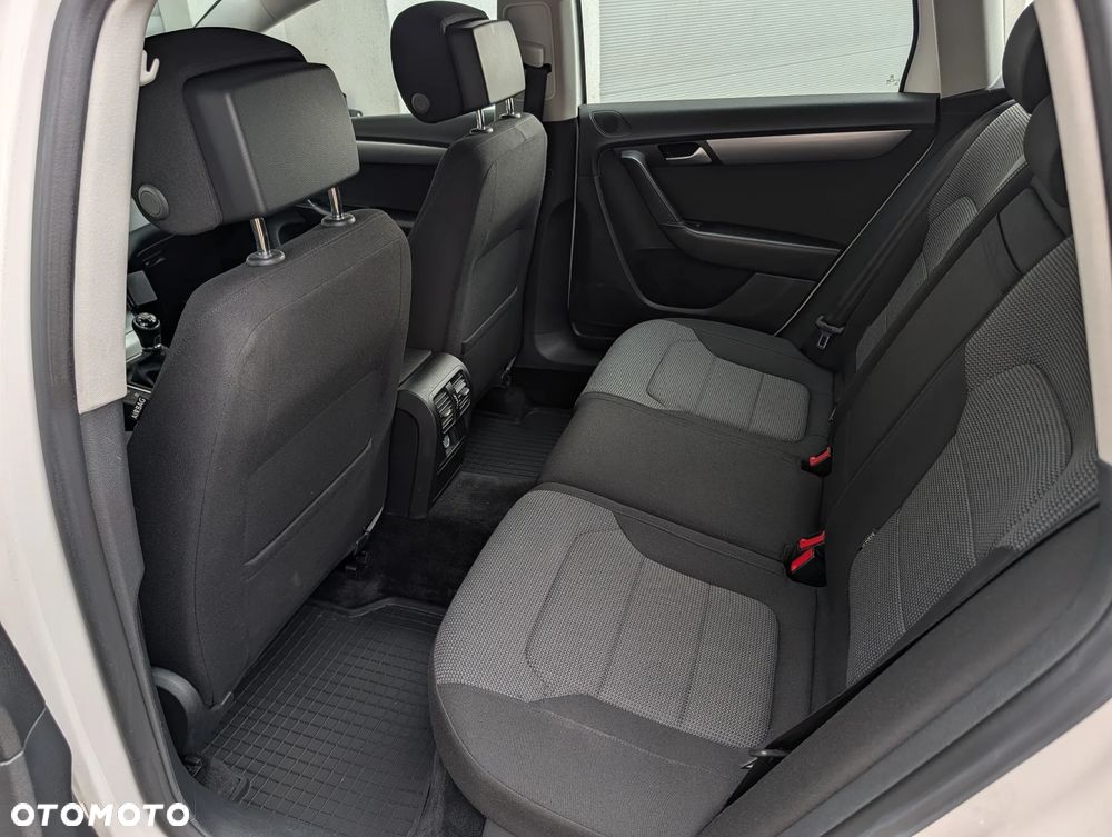 Volkswagen Passat 2.0 TDI BlueMotion Technology Comfortline - 6