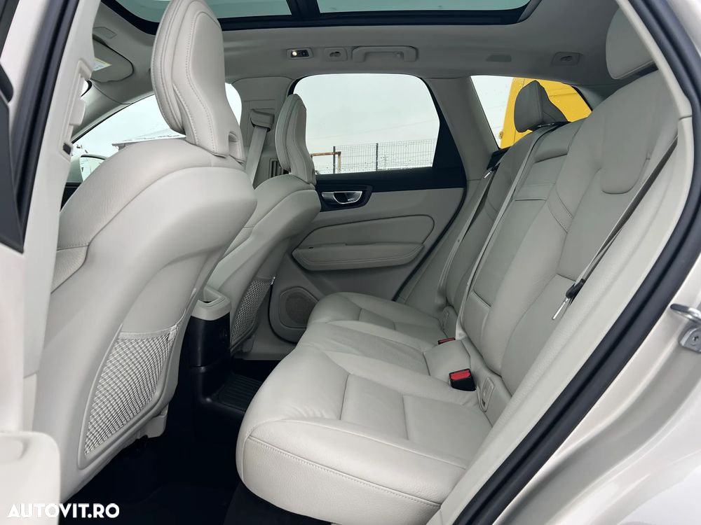 Volvo XC 60 T6 AWD Recharge Geartronic Inscription Expression - 9