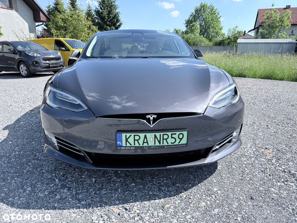 Tesla Model S - 3