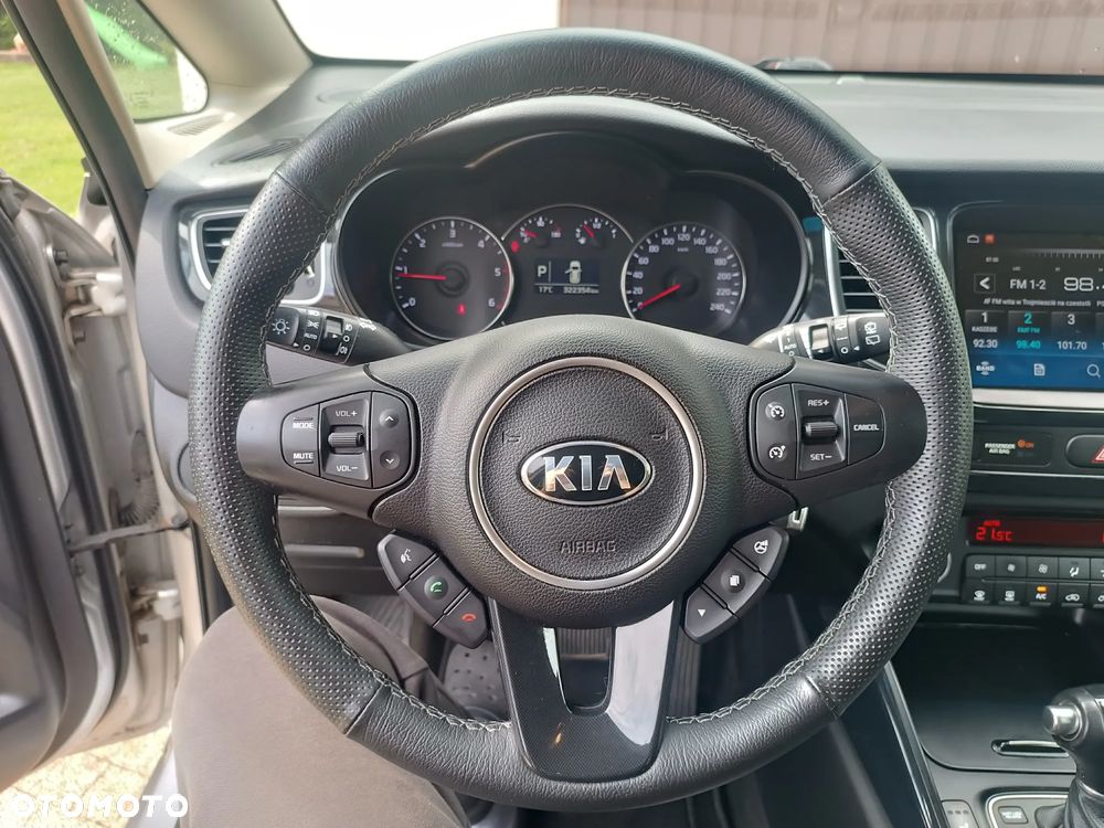 Kia Carens 1.7 CRDi L 7os - 9