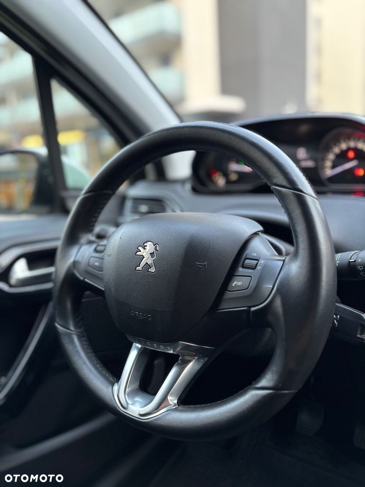 Peugeot 208 1.6 BlueHDi Allure S&S - 23