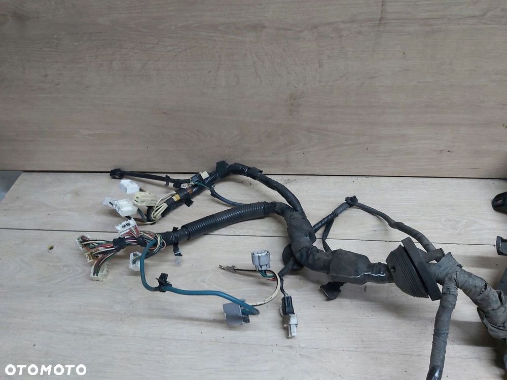 TOYOTA Avensis T25 03-05r wiązka komory silnika pasa przedniego lamp 1,8 vv - 4