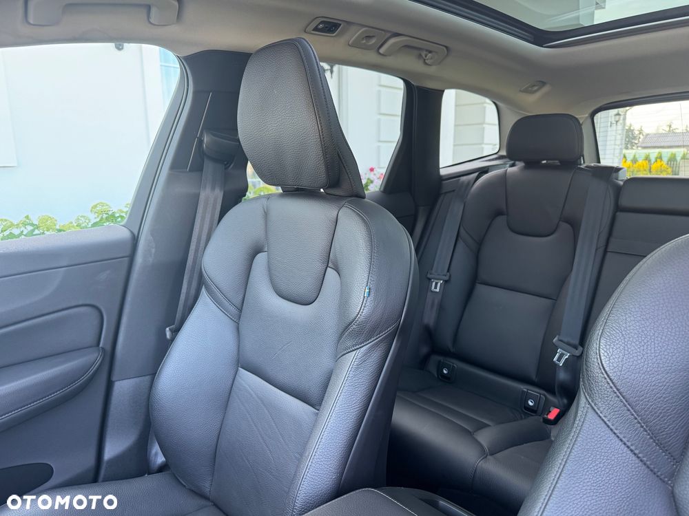 Volvo XC 60 T6 AWD Geartronic Momentum - 12