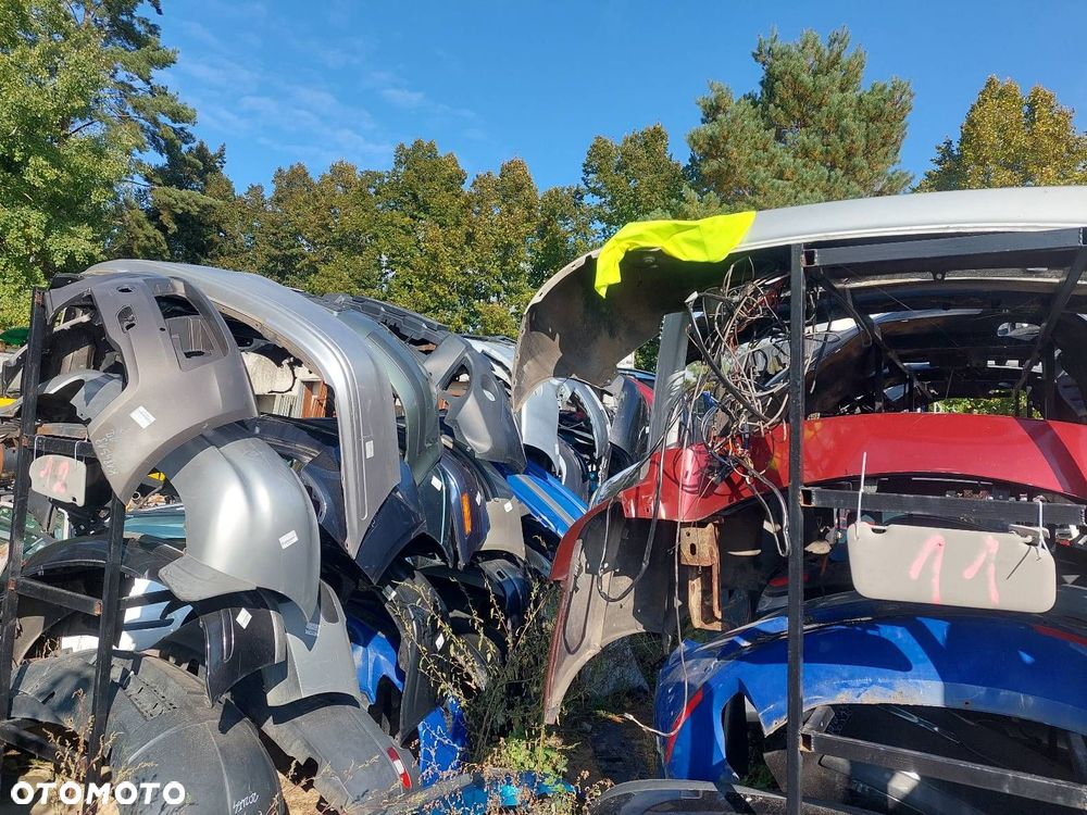 KOMPLETNY TYŁ KLAPA BAGAŻNIKA ZDERZAK TYŁ LAMPY TOYOTA AURIS I HB 5D 1C0 - 15