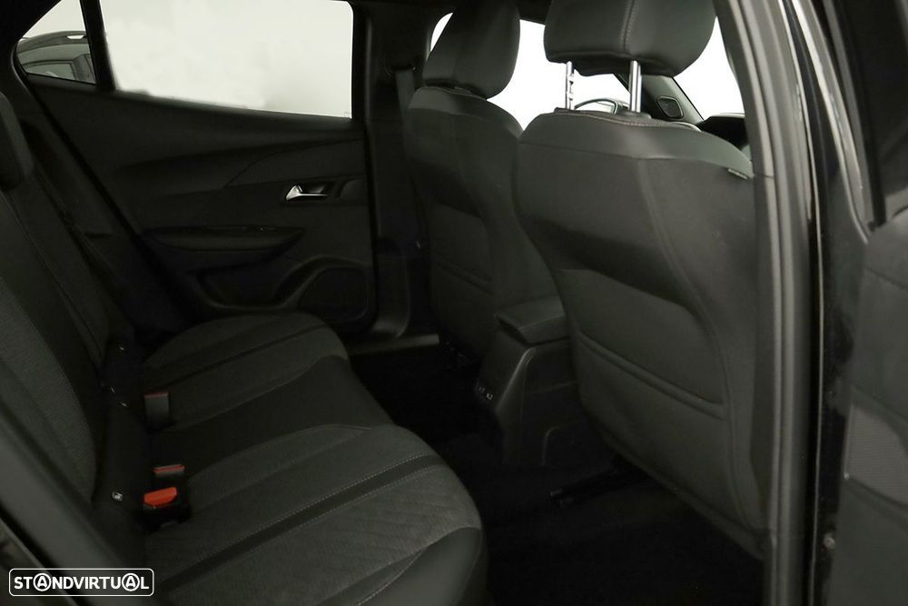 Peugeot 2008 1.2 PureTech Allure EAT8 - 21