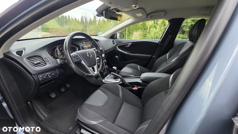 Volvo V40 D4 Momentum - 9