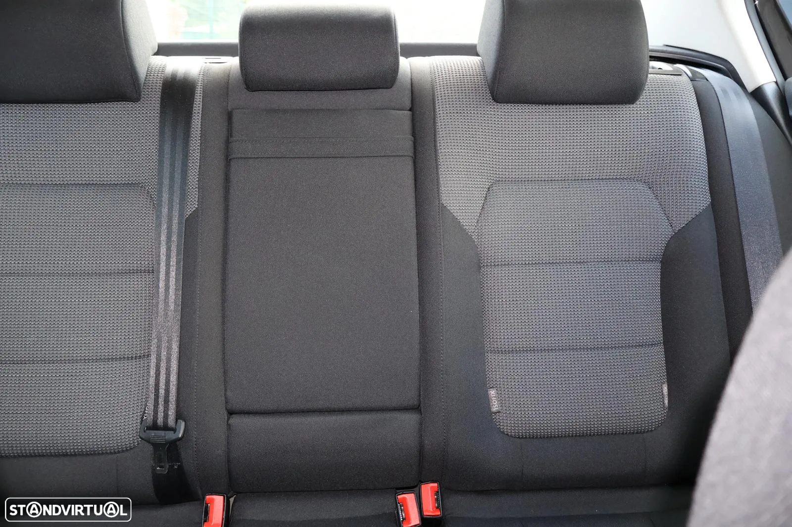 VW Passat 1.6 TDI BlueMotion - 32