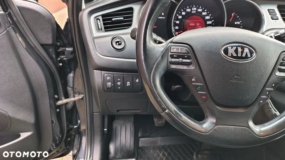 Kia Ceed 1.6 CRDi 128 Dream Team Edition - 14