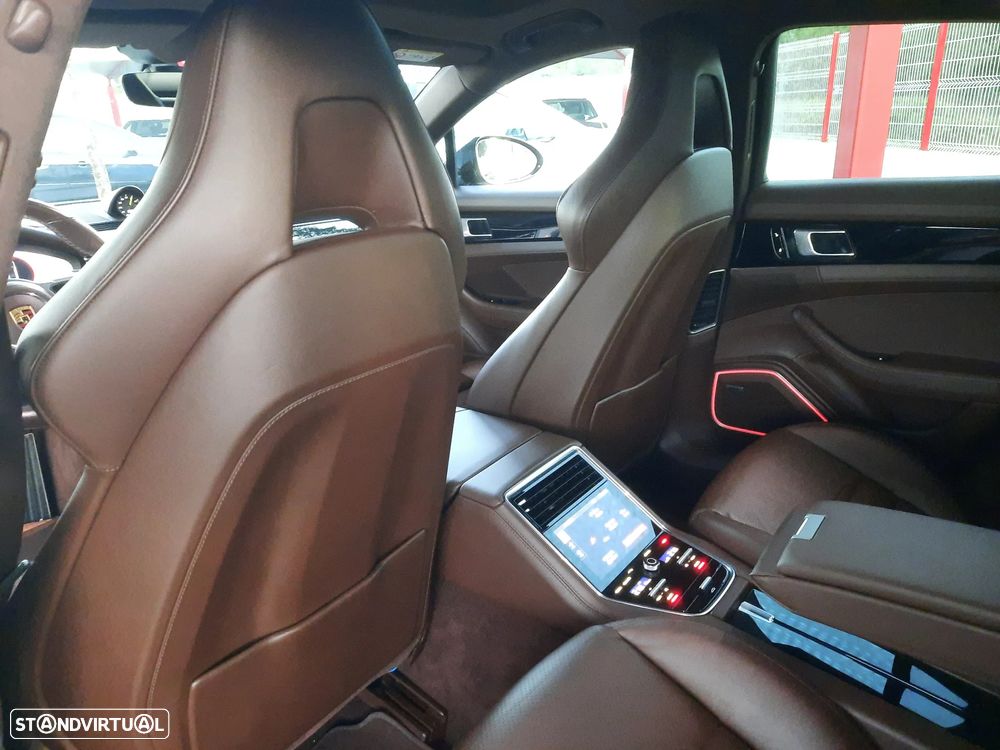 Porsche Panamera 4 E-Hybrid - 44