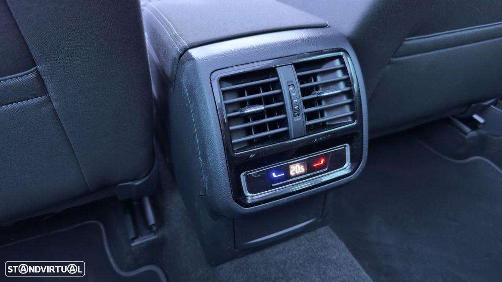 VW Passat Variant 2.0 TDI Business DSG - 31