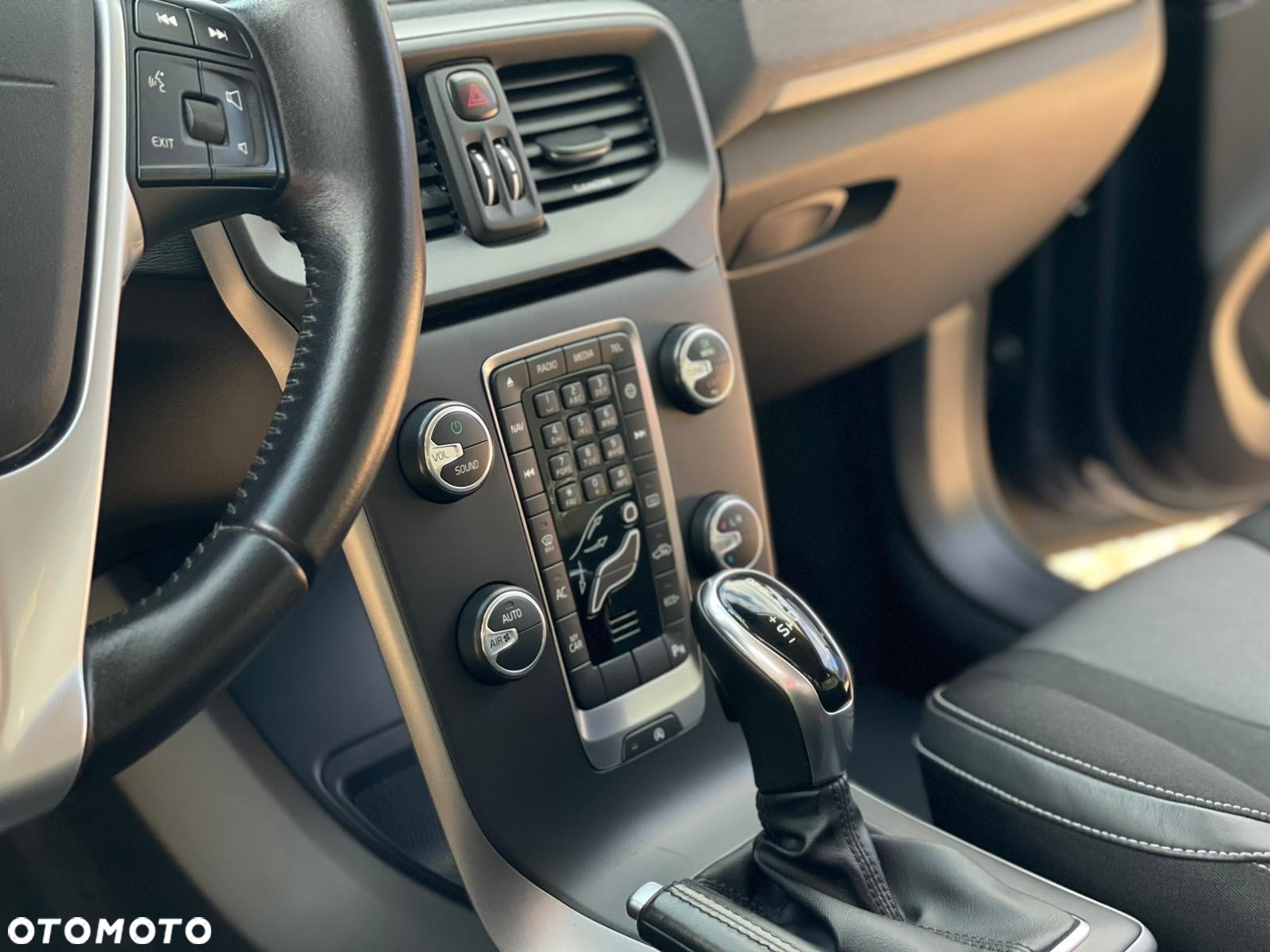 Volvo V40 D3 Geartronic - 22