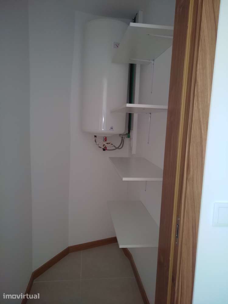 T1 Com Eletrodomésticos Junto Continente Bom Dia Maximinos - Grande imagem: 4/11