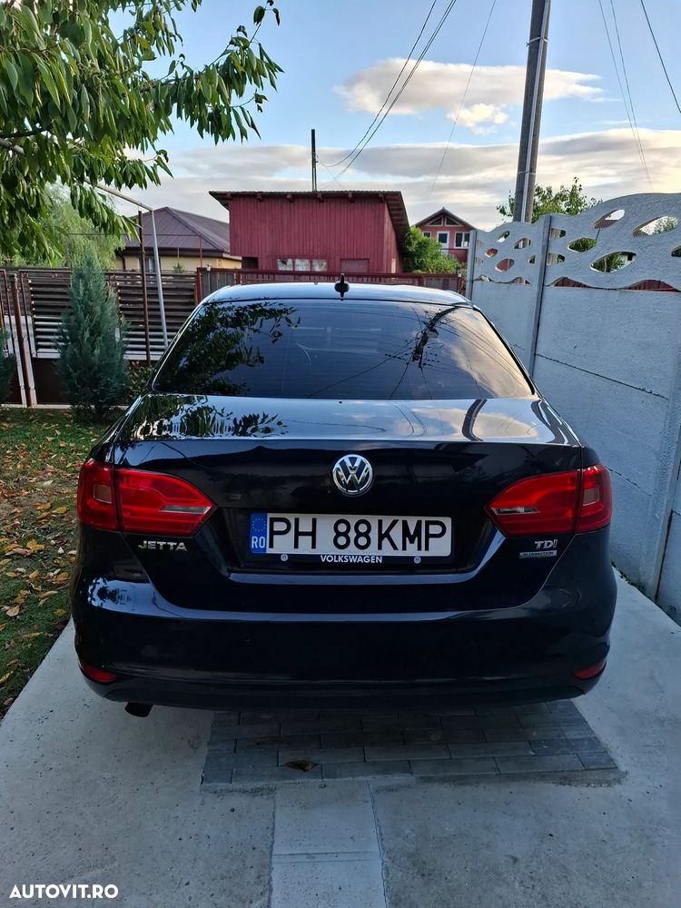 Volkswagen Jetta 1.6 TDI Blue Motion Technology Trendline - 3